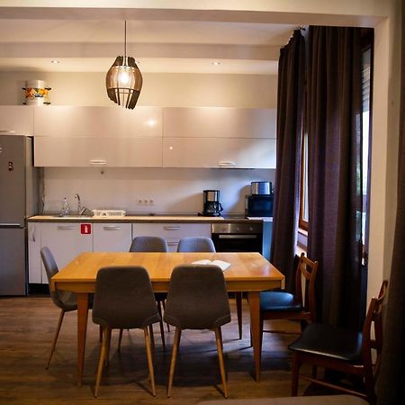 Central Sofia 3-Bedroom Apartment - Urban Art Gallery - Free Parking! Kültér fotó