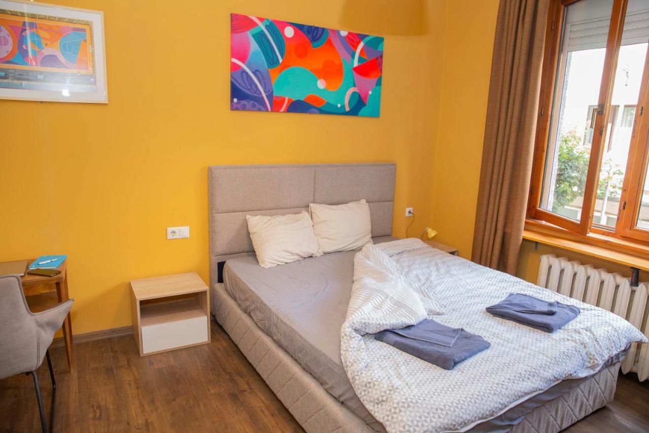 Central Sofia 3-Bedroom Apartment - Urban Art Gallery - Free Parking! Kültér fotó