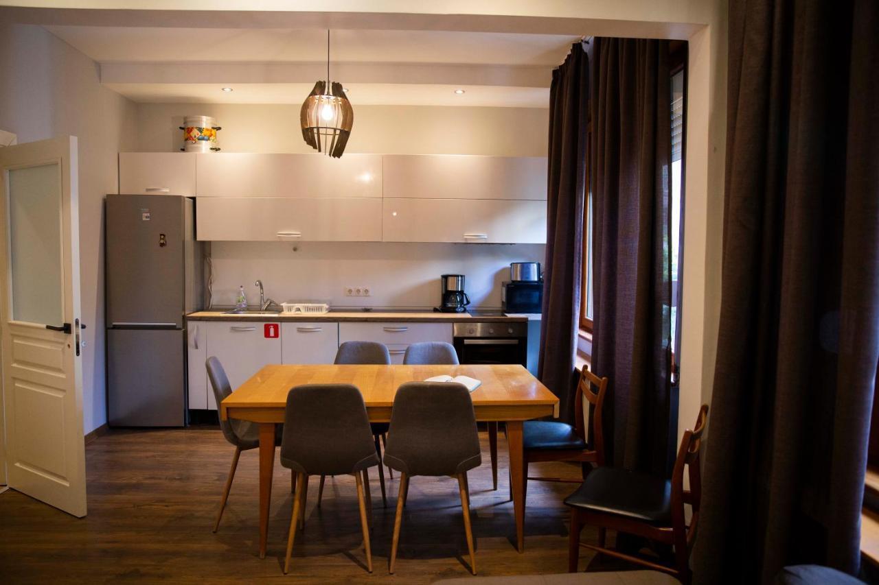 Central Sofia 3-Bedroom Apartment - Urban Art Gallery - Free Parking! Kültér fotó