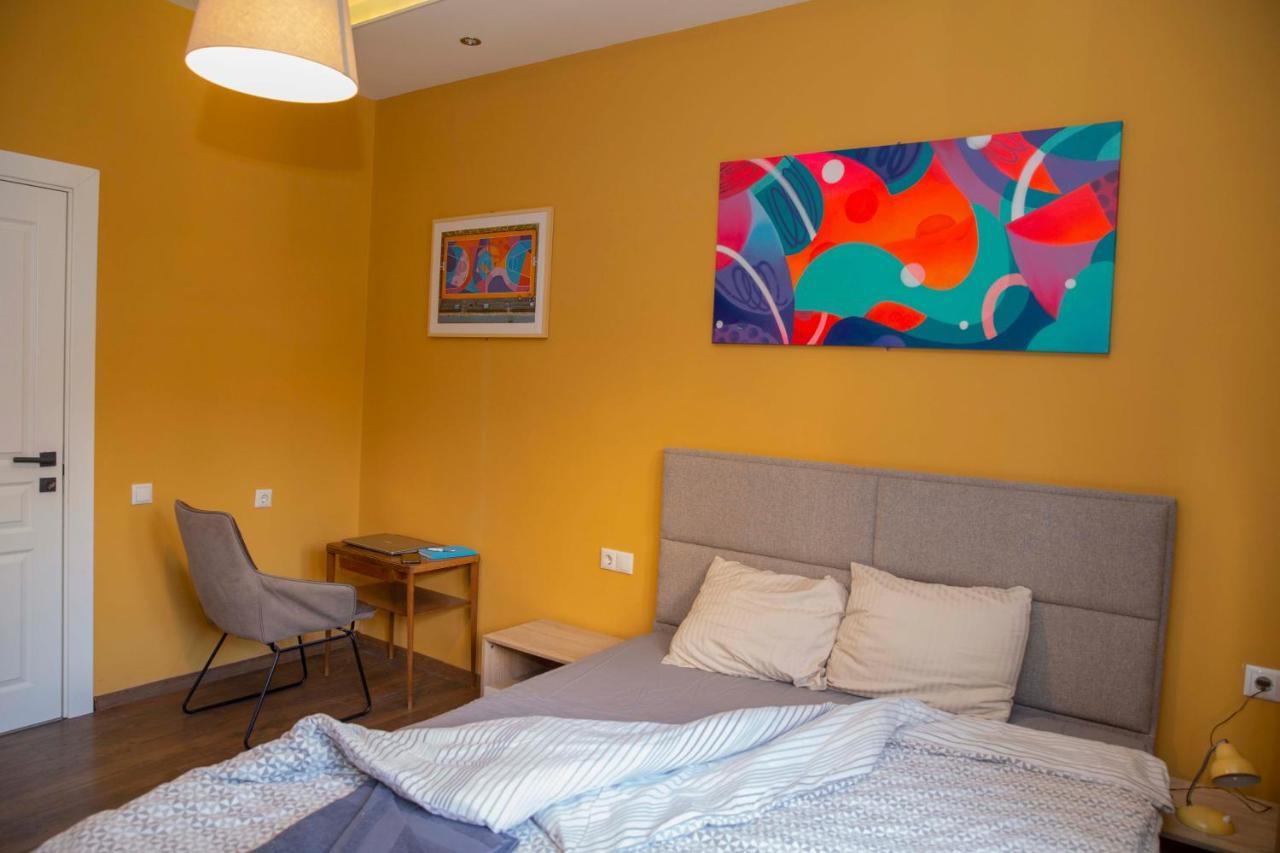 Central Sofia 3-Bedroom Apartment - Urban Art Gallery - Free Parking! Kültér fotó