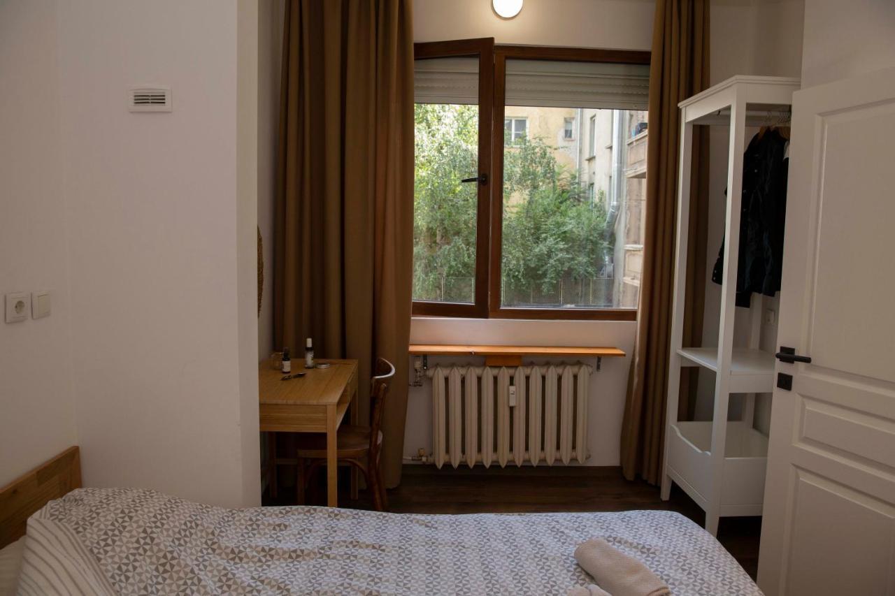 Central Sofia 3-Bedroom Apartment - Urban Art Gallery - Free Parking! Kültér fotó