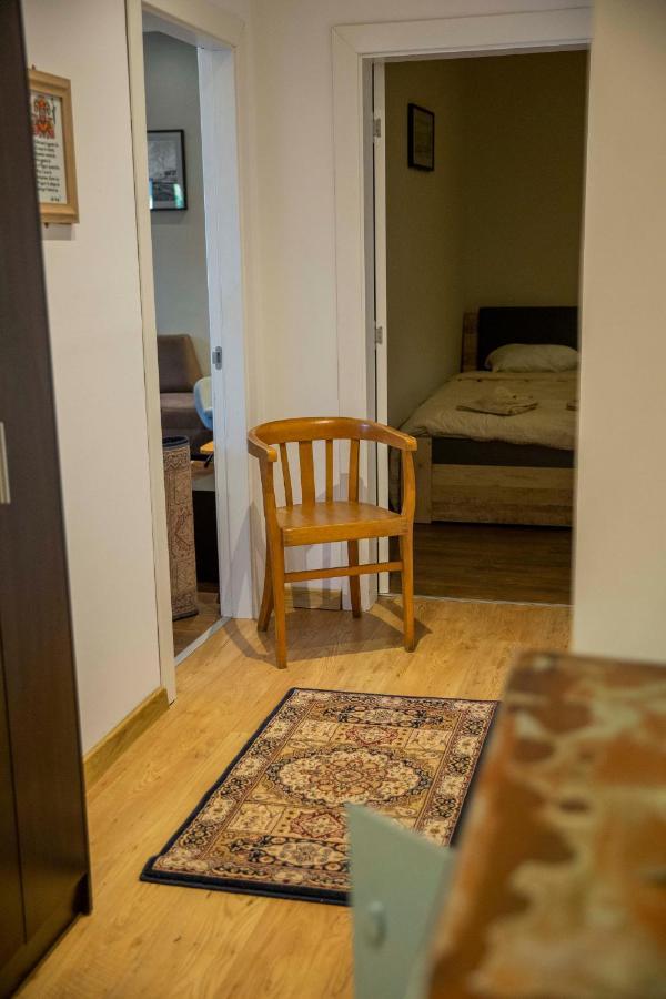 Central Sofia 3-Bedroom Apartment - Urban Art Gallery - Free Parking! Kültér fotó